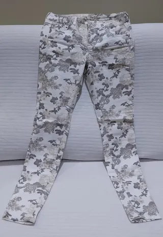 Pantalón loneta estampado floral