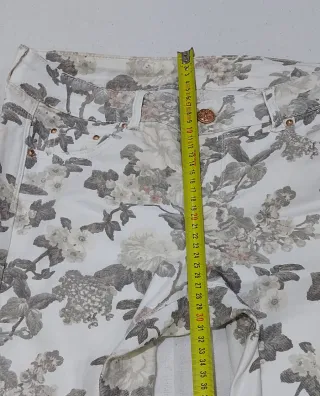 Pantalón loneta estampado floral