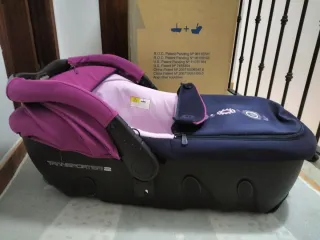 Carro de bebé con capazo y sombrilla marca Jane.