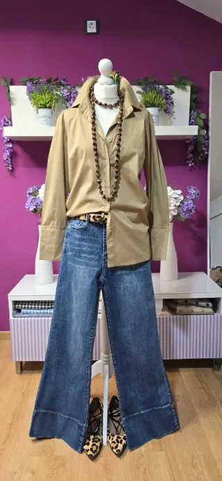 Camisa JOT beige botones ocultos