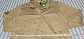 Camisa JOT beige botones ocultos