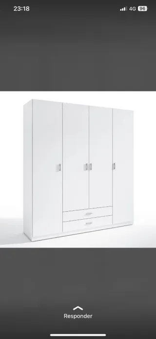 Armarios de madera color marrón