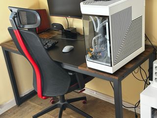 Scrivania da ufficio resistente in buone condizioni