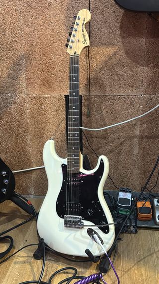 Fender Squier Stratocaster CAMBIO POR GUITARRA