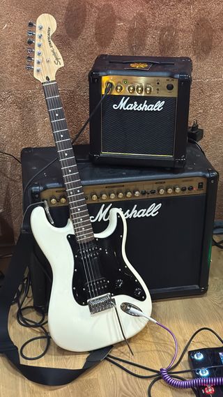 Fender Squier Stratocaster CAMBIO POR GUITARRA
