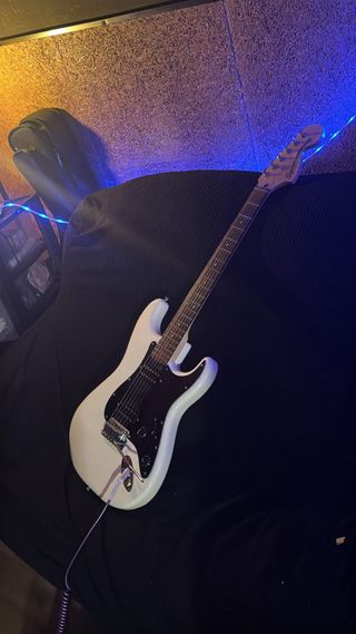 Fender Squier Stratocaster CAMBIO POR GUITARRA