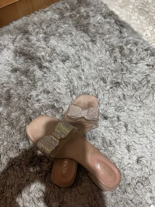 Chanclas Beige con Brillantes