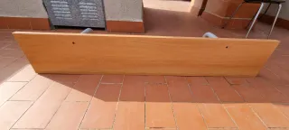 Estantería madera maciza con soportes metálicos