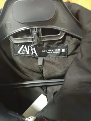 Americana Zara con capucha.