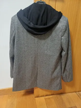 Americana Zara con capucha.