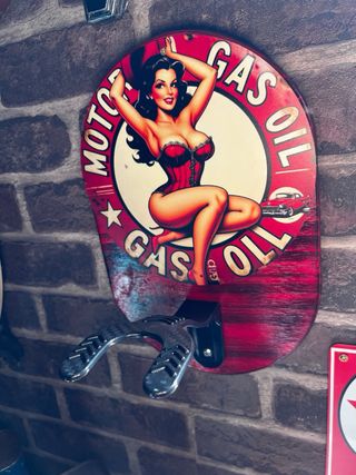 Colgador Casco Pin Up Motor Gas Oil