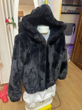 Pellicciotto nero con cappuccio taglia M