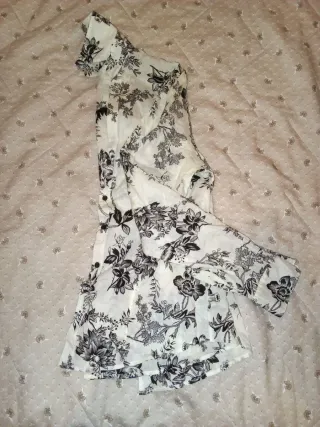 Camisa Blanca estampada con flores negras