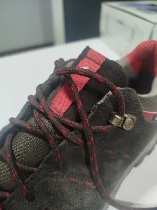 Zapatos de montaña Quechua Talla 41 NUEVOS