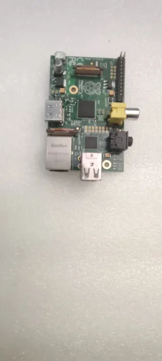 Raspberry Pi con carcasa rosa