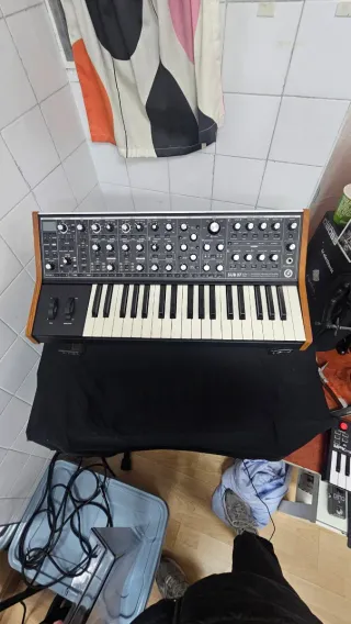 Sintetizador Moog Sub37 Tribute Bob Moog