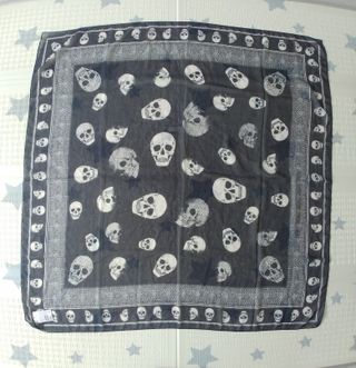 Pañuelo H&M Calaveras