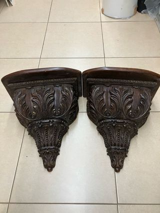2 Estantes de pared tallados madera