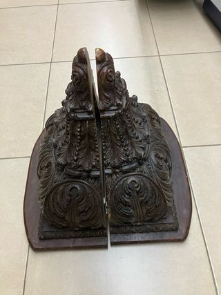 2 Estantes de pared tallados madera