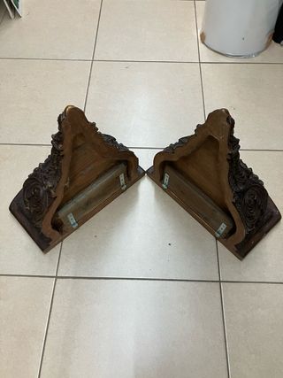 2 Estantes de pared tallados madera