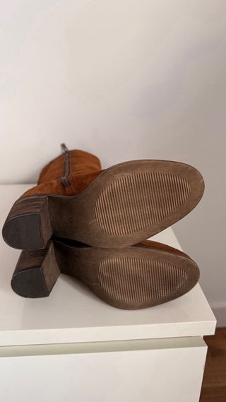 Botas altas de ante marrón talla 37