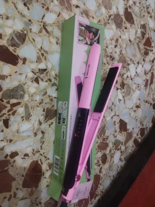 Plancha Pelo Emily in Paris Rosa y Negra