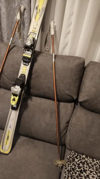 Esquís Rossignol con bastones