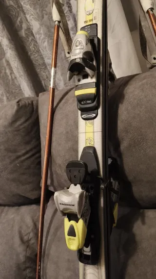 Esquís Rossignol con bastones
