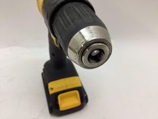 taladro a bateria dewalt dcd776