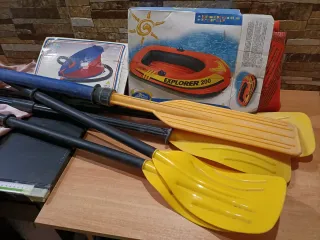 Bote inflable Explorer 200 + remos