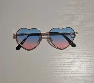 Occhiali da sole a cuore