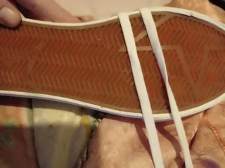 Zapatillas altas negras con corazón dorad