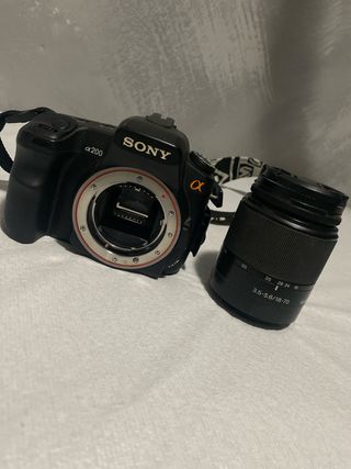 Cámara Sony Alpha 200 + Objetivo 18-70mm