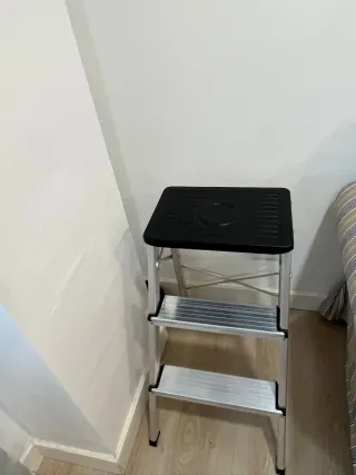 Escalera plegable de aluminio