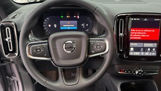 VOLVO XC40 2.0 B3 MHEV CORE DCT 5P