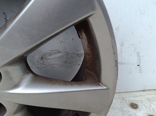 Toyota 5202562 r17 llanta avensis cross sport