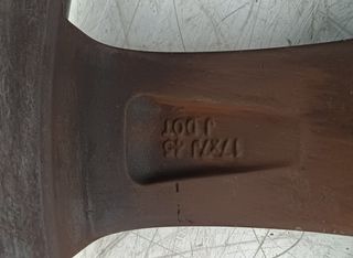 Toyota 5202562 r17 llanta avensis cross sport