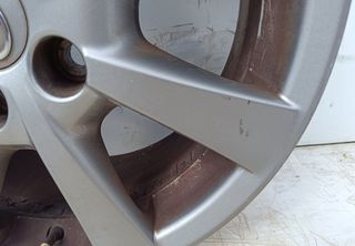 Llanta toyota 5202563 r17 avensis cross sport