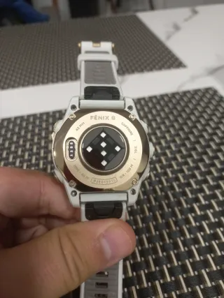 Garmin Fenix 8 43mm AMOLED Oro Blanco