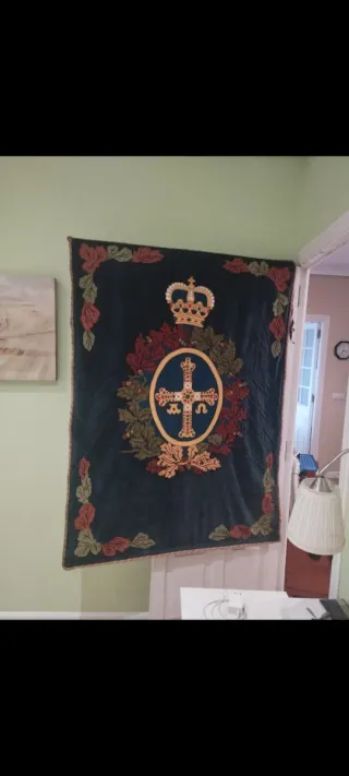 Tapiz antiguo corona y bandera de Asturias