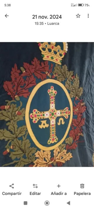 Tapiz antiguo corona y bandera de Asturias