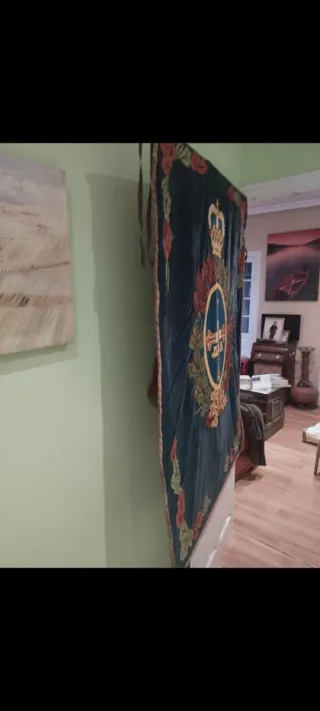 Tapiz antiguo corona y bandera de Asturias