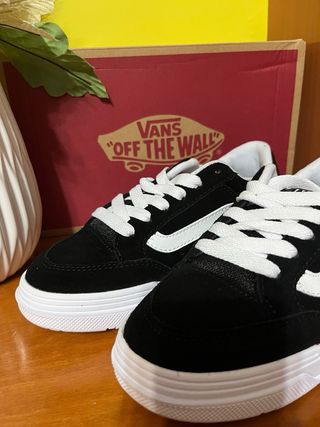 Zapatillas Vans Negras y Blancas