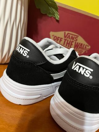 Zapatillas Vans Negras y Blancas