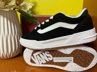 Zapatillas Vans Negras y Blancas