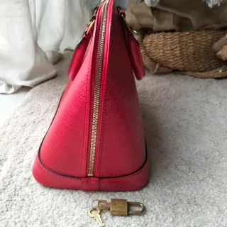 Louis Vuitton Alma Roja
