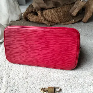 Louis Vuitton Alma Roja
