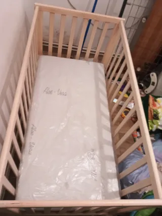 Cuna bebé + colchón sin usar+ sabanas en foto seve