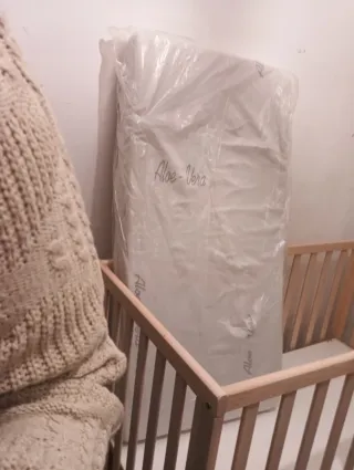 Cuna bebé + colchón sin usar+ sabanas en foto seve