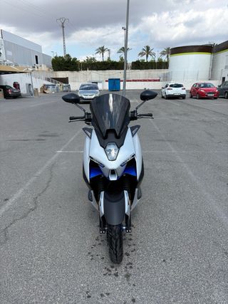 Moto 125cc como nueva - 11.000km